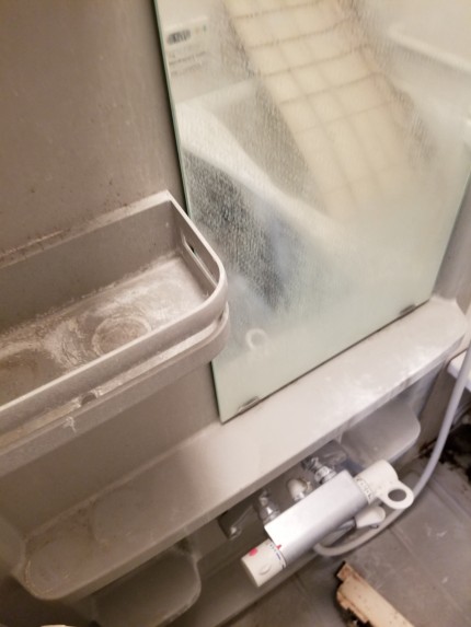 浴室鏡水垢